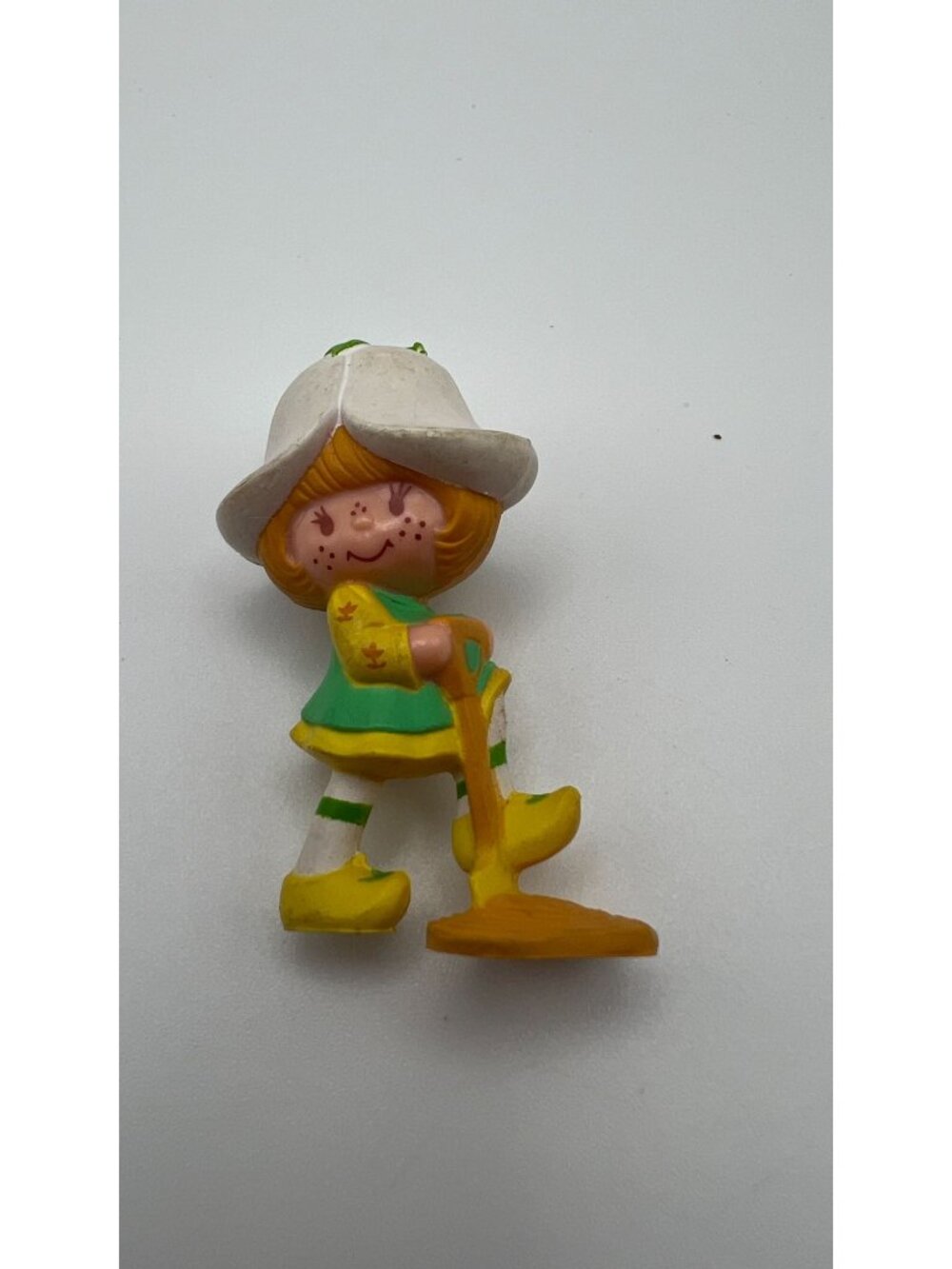 1983 AGC Strawberry Shortcake Mint Tulip Figurine With Shovel Vintage Collectibl